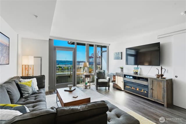 Property photo for 590 1st Avenue S #504, Seattle photo 2
