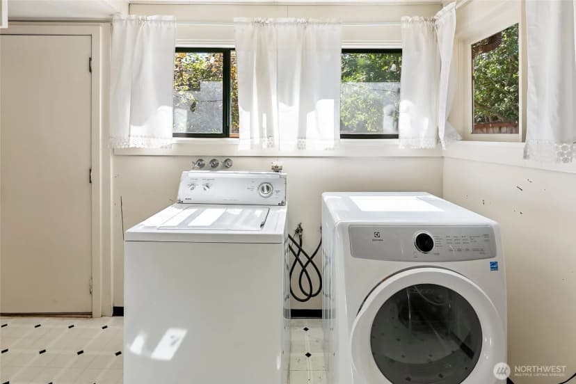 Property photo for 4743 5th Avenue Ne, Seattle photo 18