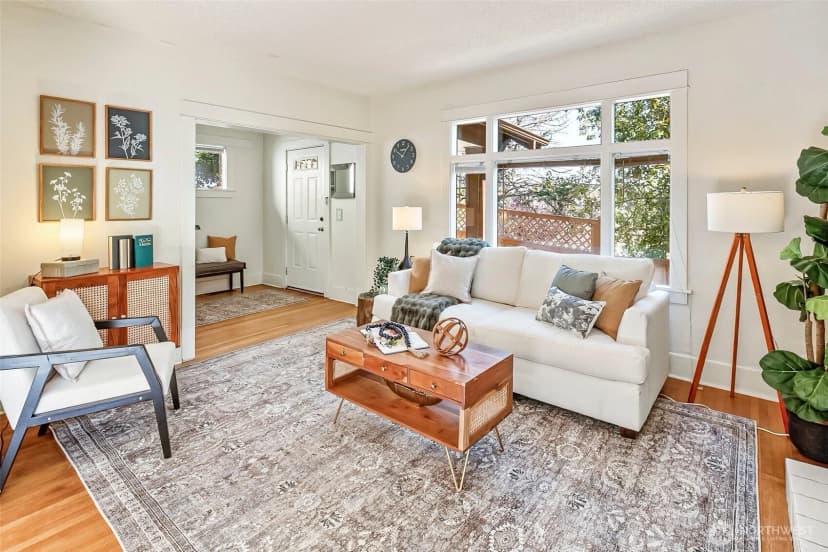 Property photo for 4743 5th Avenue Ne, Seattle photo 4