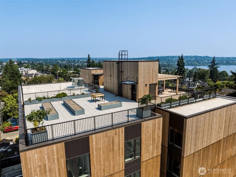 Property photo for 6109 Phinney Avenue N #405, Seattle photo 2