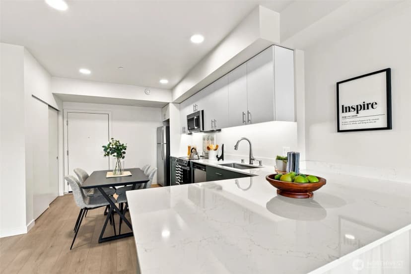Property photo for 6109 Phinney Avenue N #405, Seattle photo 7