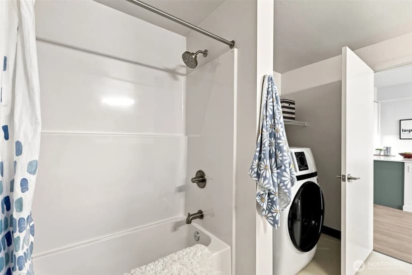 Property photo for 6109 Phinney Avenue N #405, Seattle photo 13