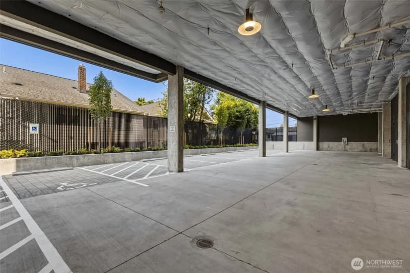 Property photo for 6109 Phinney Avenue N #405, Seattle photo 18