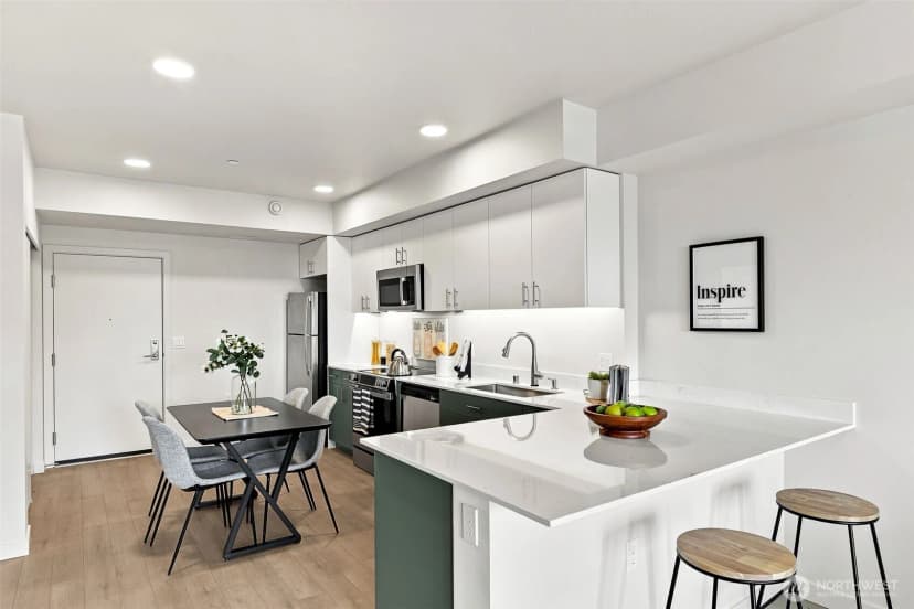 Property photo for 6109 Phinney Avenue N #405, Seattle photo 8