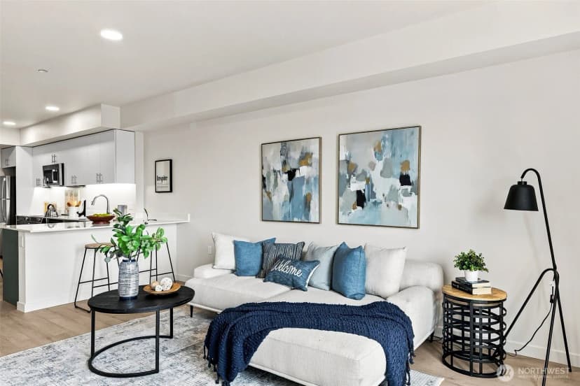 Property photo for 6109 Phinney Avenue N #405, Seattle photo 6