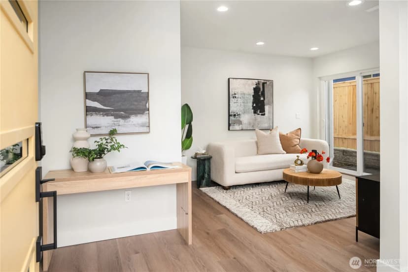 Property photo for 116 29th Avenue E, Seattle photo 3