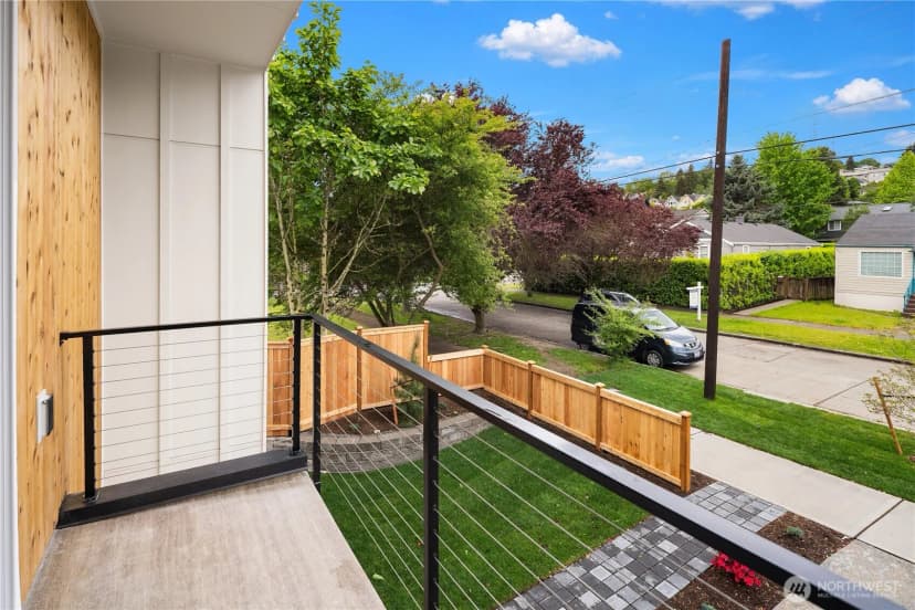 Property photo for 116 29th Avenue E, Seattle photo 7