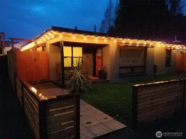 Property photo for 14637 8th Avenue Sw, Burien photo 2