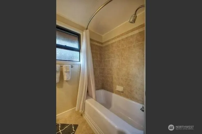 Property photo for 14637 8th Avenue Sw, Burien photo 14