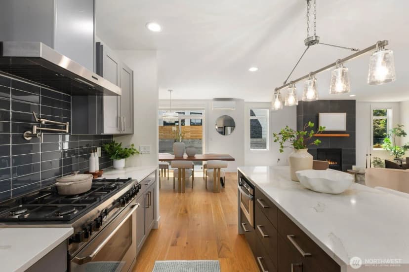 Property photo for 10240 40th Avenue Sw #a, Seattle photo 12