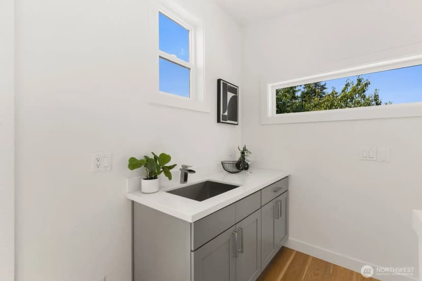Property photo for 10240 40th Avenue Sw #a, Seattle photo 23