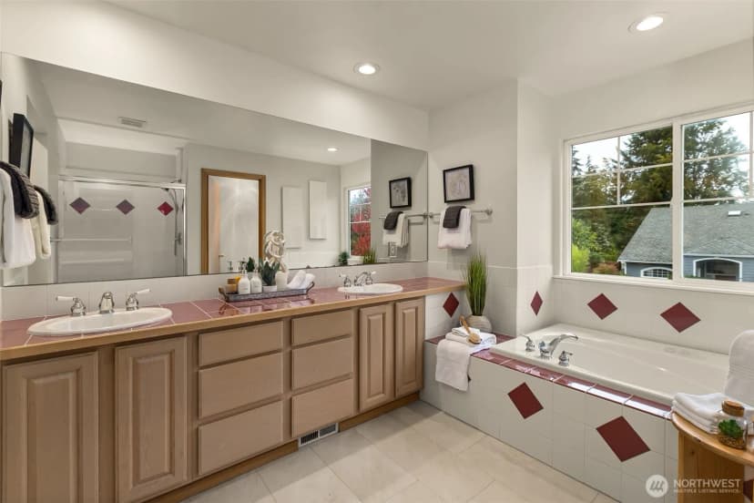 Property photo for 7922 Ne 125th Street, Kirkland photo 38