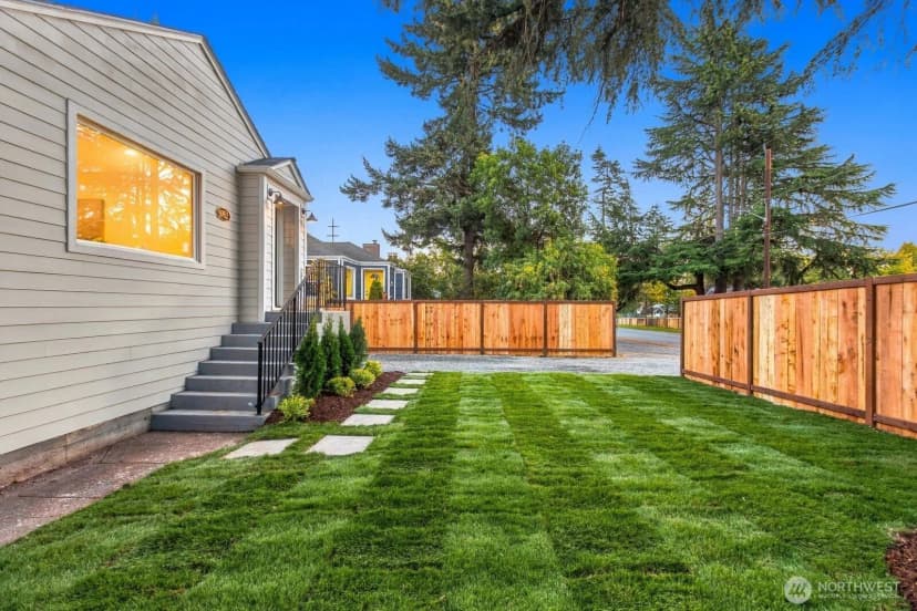 Property photo for 9752 Evanston Avenue N, Seattle photo 36