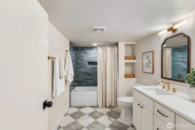 Property photo for 9752 Evanston Avenue N, Seattle photo 34