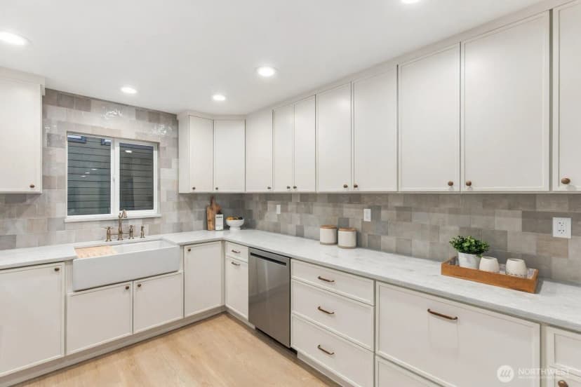 Property photo for 9752 Evanston Avenue N, Seattle photo 16