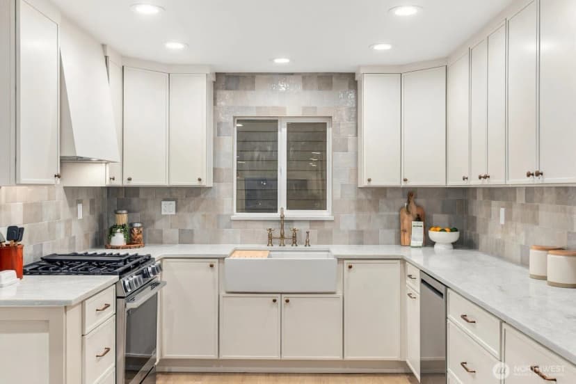 Property photo for 9752 Evanston Avenue N, Seattle photo 15