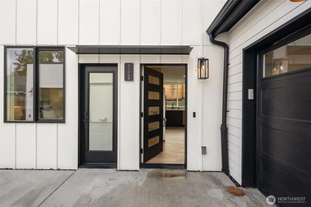 Property photo for 8126 17th Avenue Sw #b, Seattle photo 2