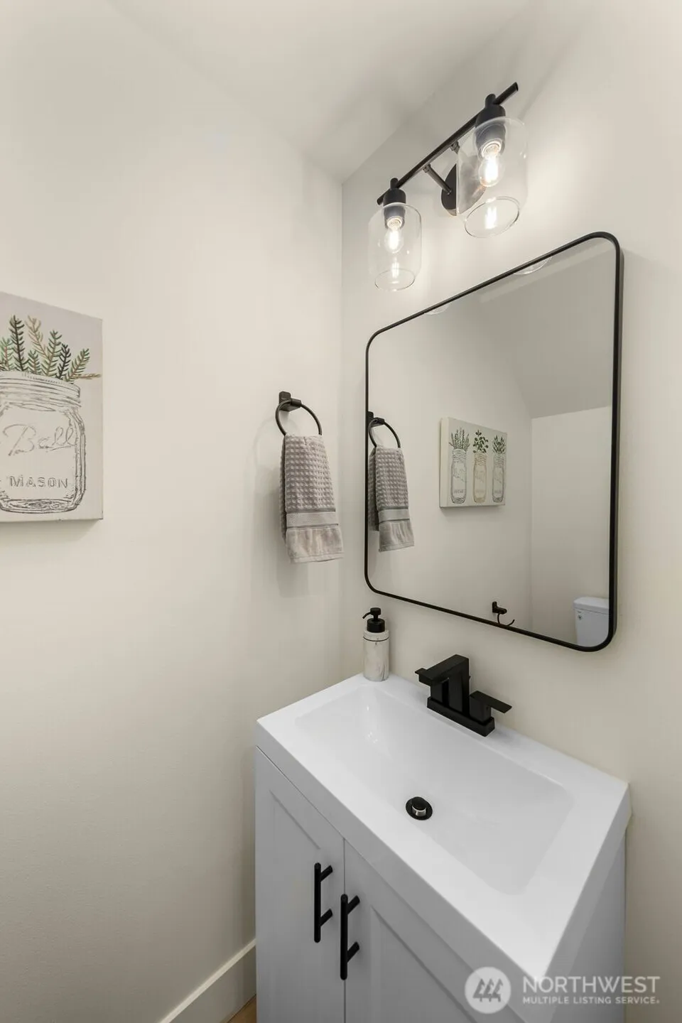 Property photo for 8126 17th Avenue Sw #b, Seattle photo 14