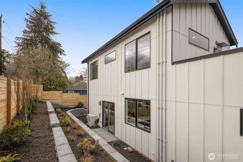 Property photo for 8126 17th Avenue Sw #b, Seattle photo 25