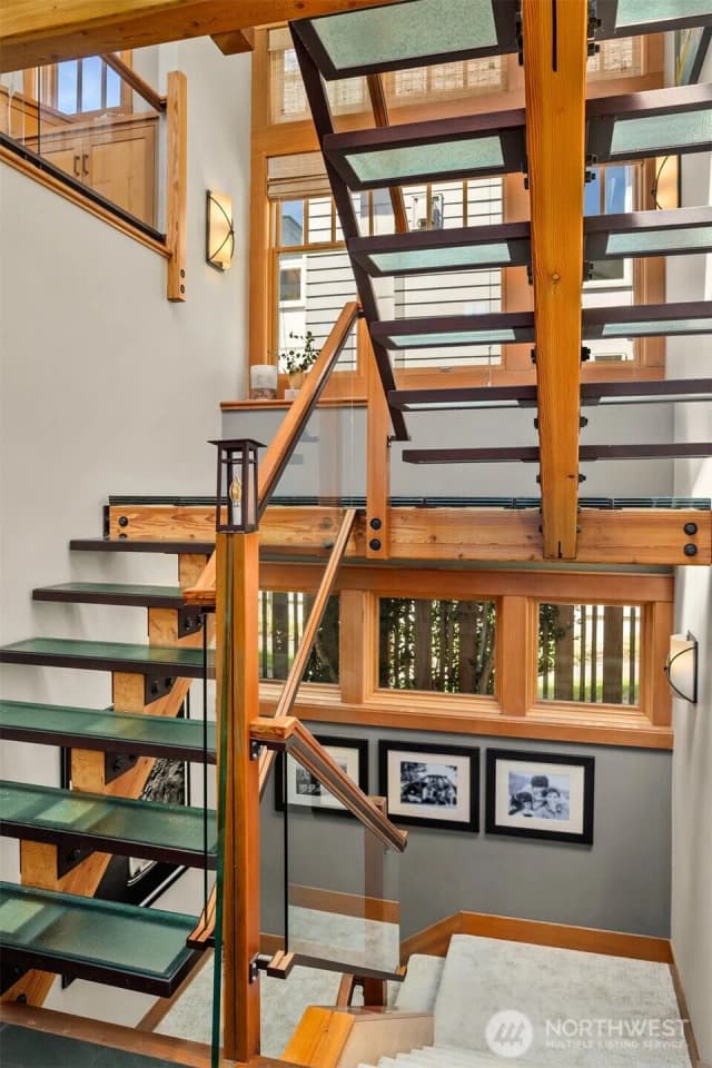 Property photo for 421 2nd Street W, Kirkland photo 4