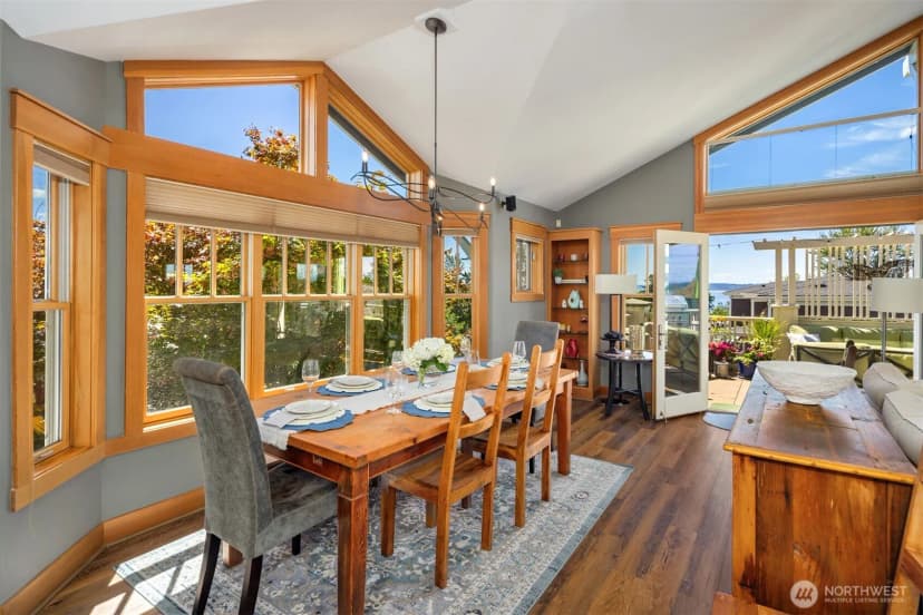 Property photo for 421 2nd Street W, Kirkland photo 15