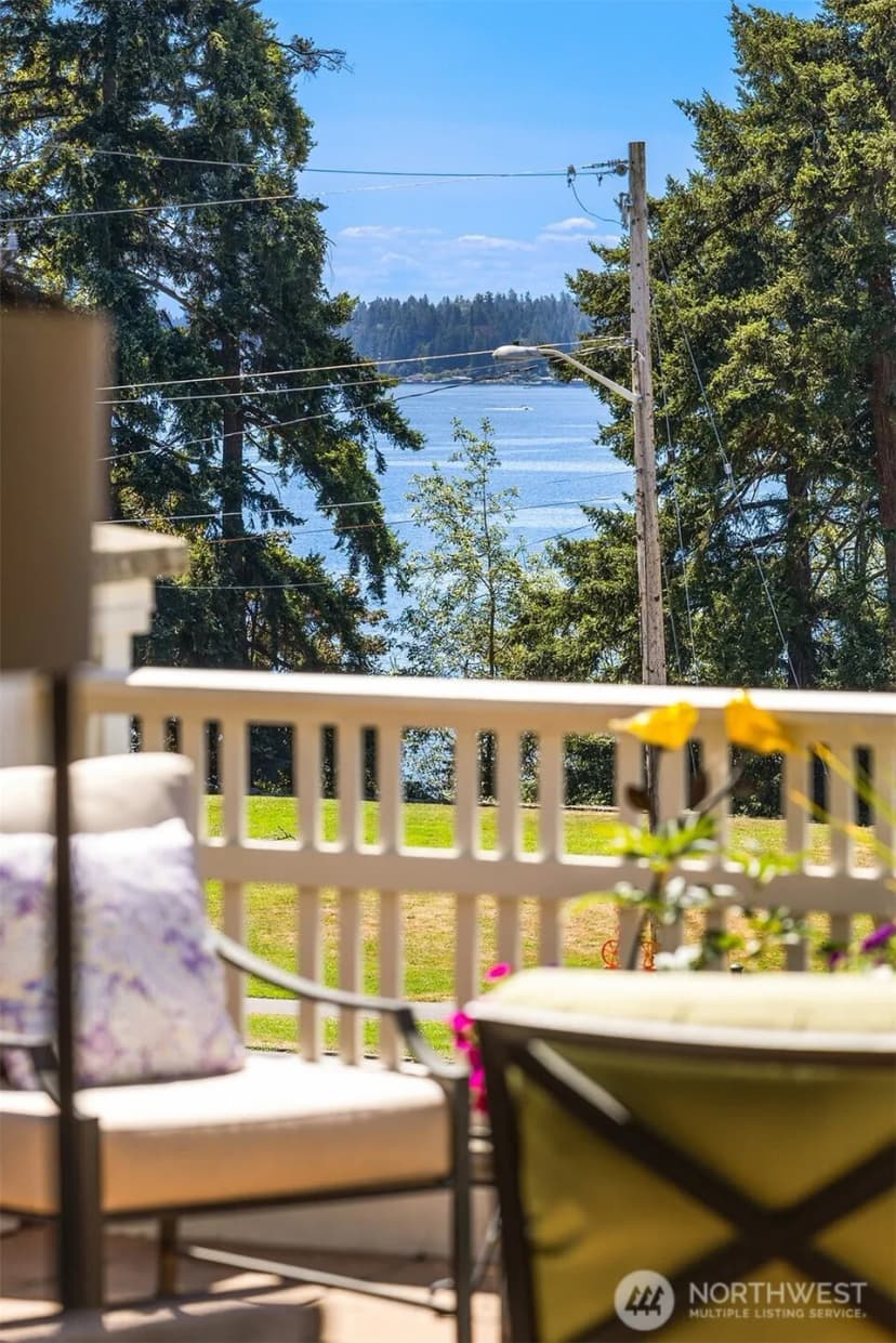 Property photo for 421 2nd Street W, Kirkland photo 38