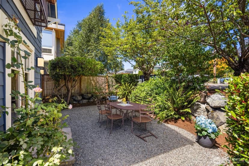Property photo for 421 2nd Street W, Kirkland photo 36