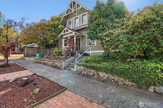Property photo for 803 Ne 72nd Street, Seattle photo 2