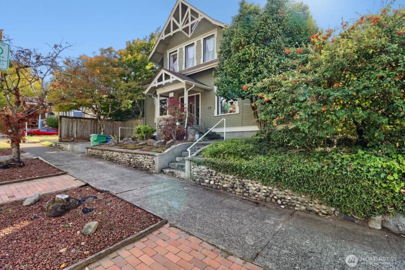 Property photo for 803 Ne 72nd Street, Seattle photo 2