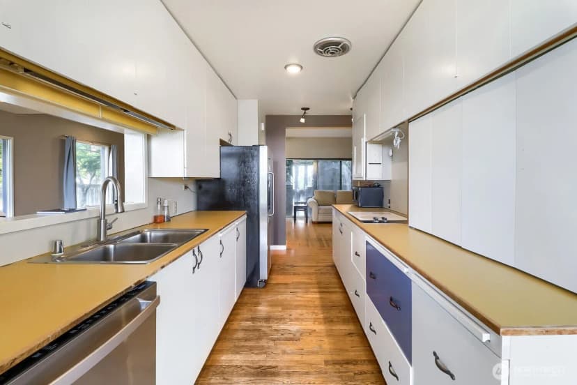 Property photo for 803 Ne 72nd Street, Seattle photo 18
