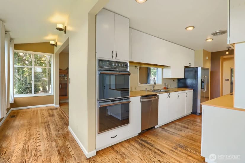 Property photo for 803 Ne 72nd Street, Seattle photo 16