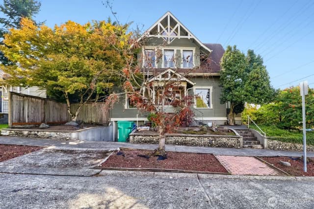 Property photo for 803 Ne 72nd Street, Seattle photo 3