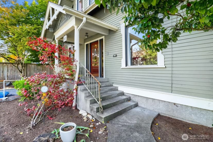 Property photo for 803 Ne 72nd Street, Seattle photo 4