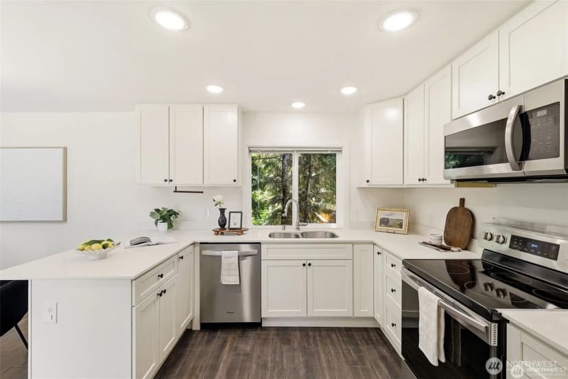 Property photo for 12042 14th Avenue Ne, Seattle photo 9
