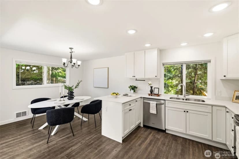 Property photo for 12042 14th Avenue Ne, Seattle photo 11