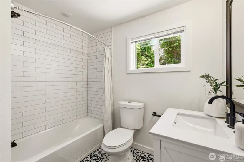 Property photo for 12042 14th Avenue Ne, Seattle photo 23