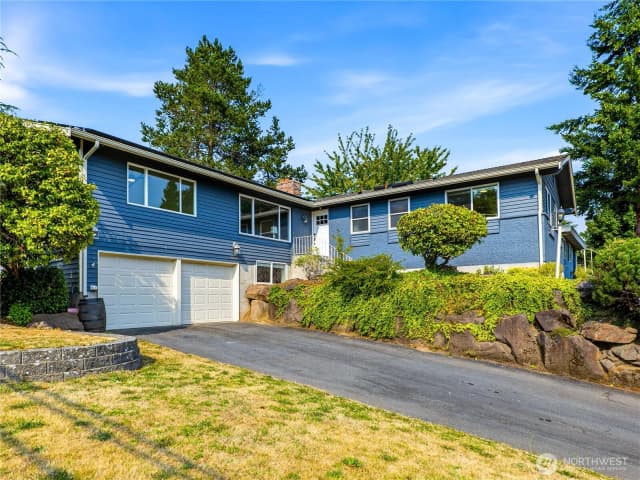 Property photo for 10404 Ne 198th Street, Bothell photo 2
