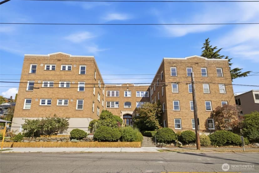 Property photo for 220 W Olympic Place #303, Seattle photo 4