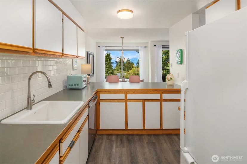 Property photo for 11239 Greenwood Avenue N #304, Seattle photo 13