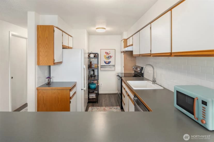 Property photo for 11239 Greenwood Avenue N #304, Seattle photo 12