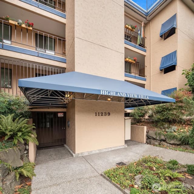Property photo for 11239 Greenwood Avenue N #304, Seattle photo 3