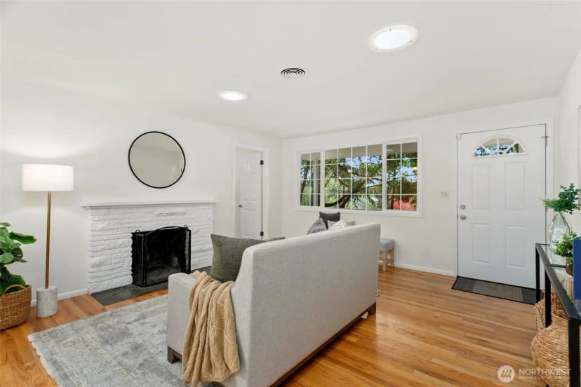 Property photo for 11357 25th Avenue Ne, Seattle photo 3