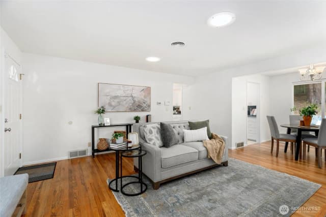 Property photo for 11357 25th Avenue Ne, Seattle photo 4