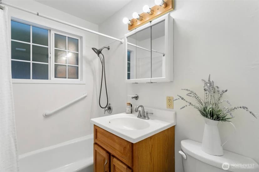 Property photo for 11357 25th Avenue Ne, Seattle photo 19