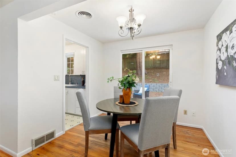 Property photo for 11357 25th Avenue Ne, Seattle photo 6