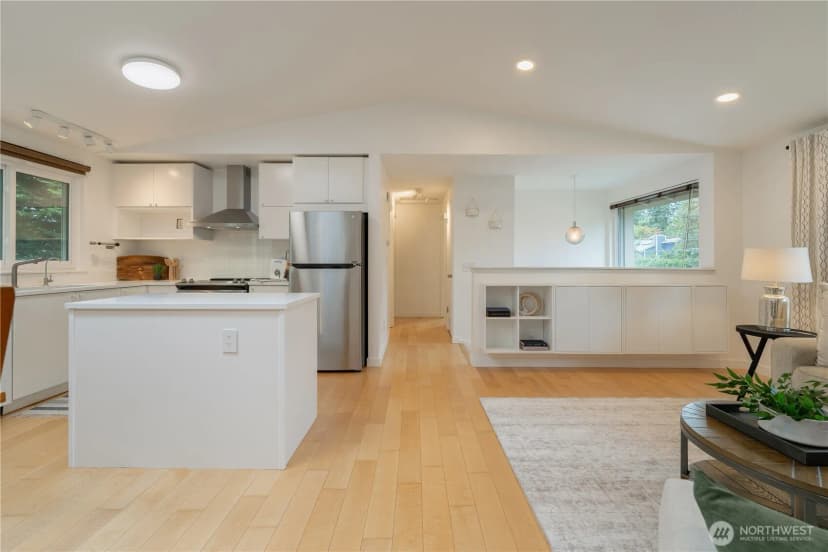 Property photo for 14322 Wallingford Avenue N, Seattle photo 11
