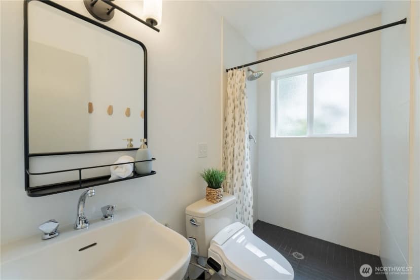 Property photo for 14322 Wallingford Avenue N, Seattle photo 27
