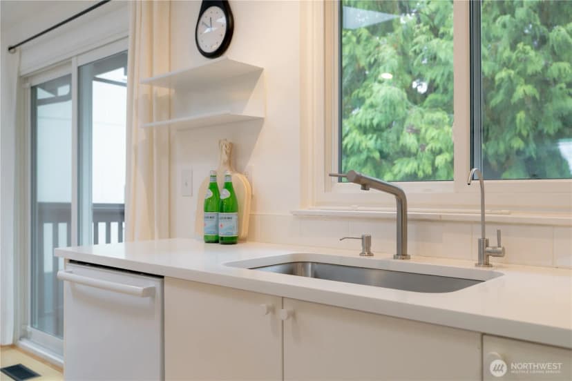 Property photo for 14322 Wallingford Avenue N, Seattle photo 12