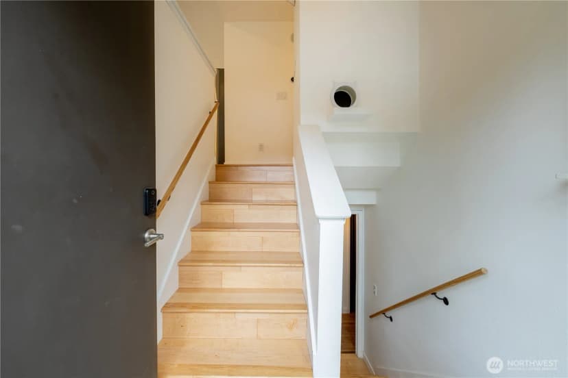 Property photo for 14322 Wallingford Avenue N, Seattle photo 6