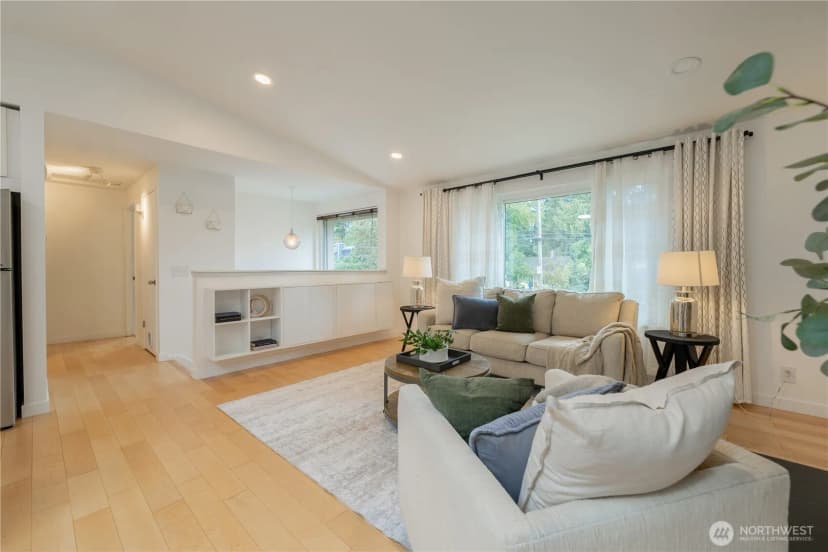 Property photo for 14322 Wallingford Avenue N, Seattle photo 9